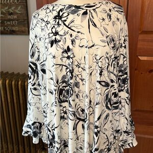 Karl Lagerfeld Black and White 3/4 Sleeve Boxy Blouse